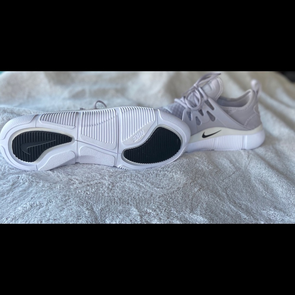 Nike acalme men’s sneaker